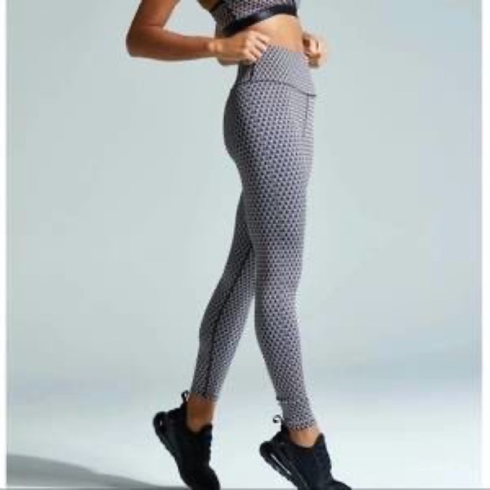 Noli Geometric Leggings in Black and Burgundy